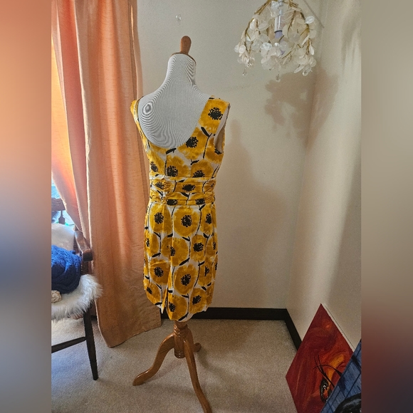 Flowered Pencil Dress❤️ flattering!! - Picture 5 of 5